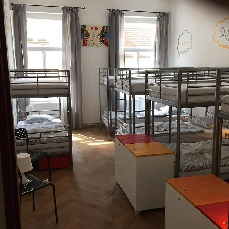 Hostel Residence V Tunich Praag Tsjechië